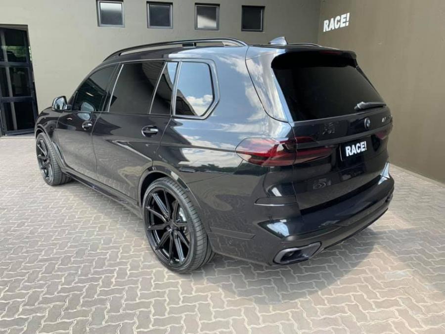  BMW X7 M50d by RACE! (G07) 2019 года  (фото 10 из 12)